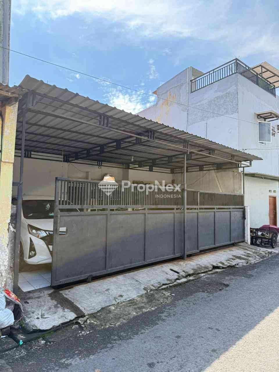 Rumah Kostan Pradah Kali Kendal